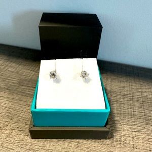 Real diamond stud earrings 0.98 carat on 14 k white gold